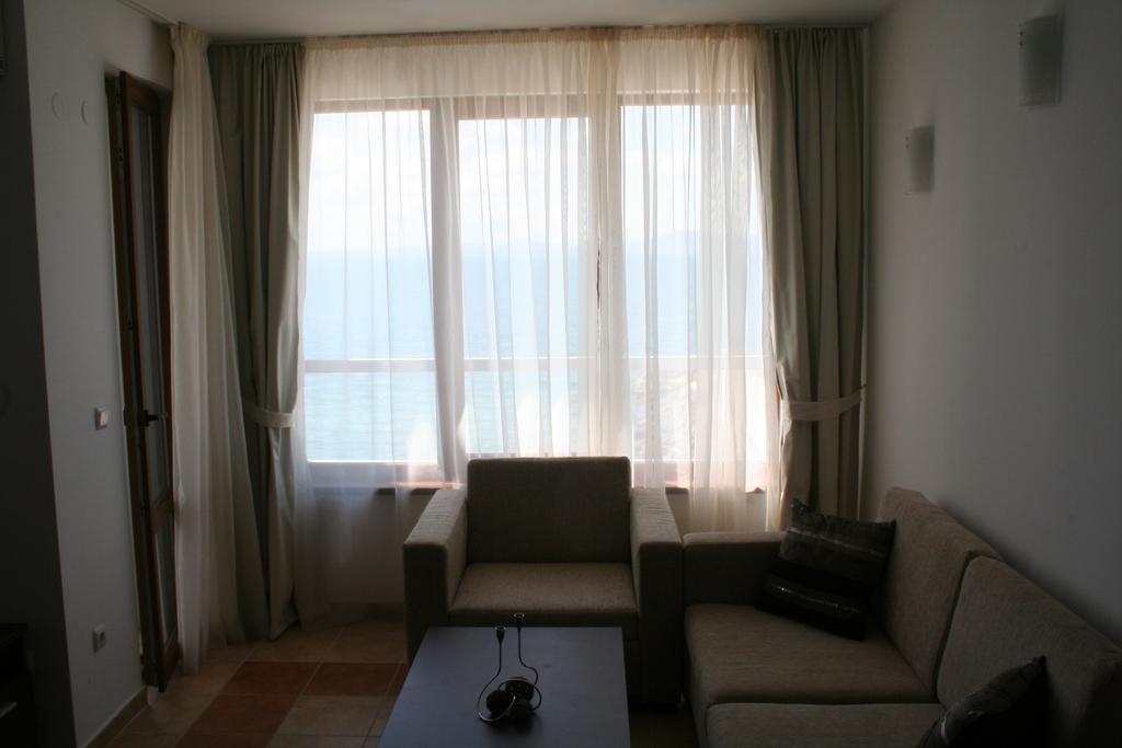 Apartments Helios Pomorie Bilik gambar